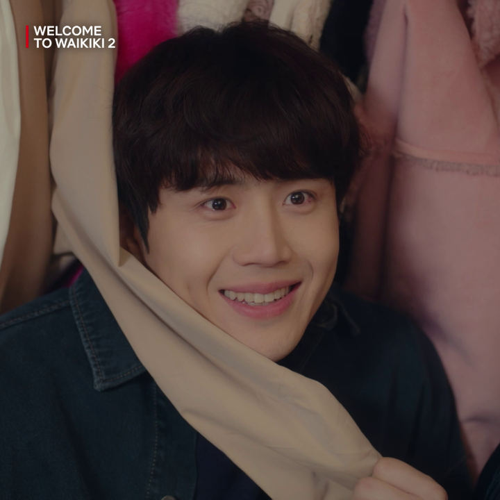 Beli lemari cantik dapet bonus oppa-oppa maniez~ 🥰