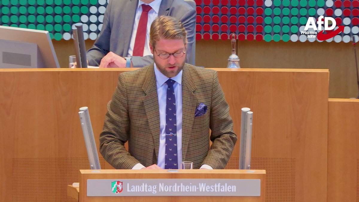 ++ Grüne Finger weg von unseren Hunden! ++ Es war nur eine Frage der Zeit: Der beste Freund des Menschen wurde bereits zur Klimasünde und seine Haltung zur Tierquälerei (v)erklärt. Jetzt steht sogar ein Verbot im Raum. Erst für das hohe Kulturgut des Gebrauchshundesports – und dann? Zacharias Schalley (AfD) warnt vor dem linken Kampf gegen Hunde, der gefährlich, dumm, kulturfern und deshalb unverantwortlich ist.