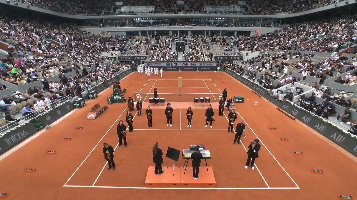 Getting things started with the pre-match ceremony 🎵 #RolandGarros