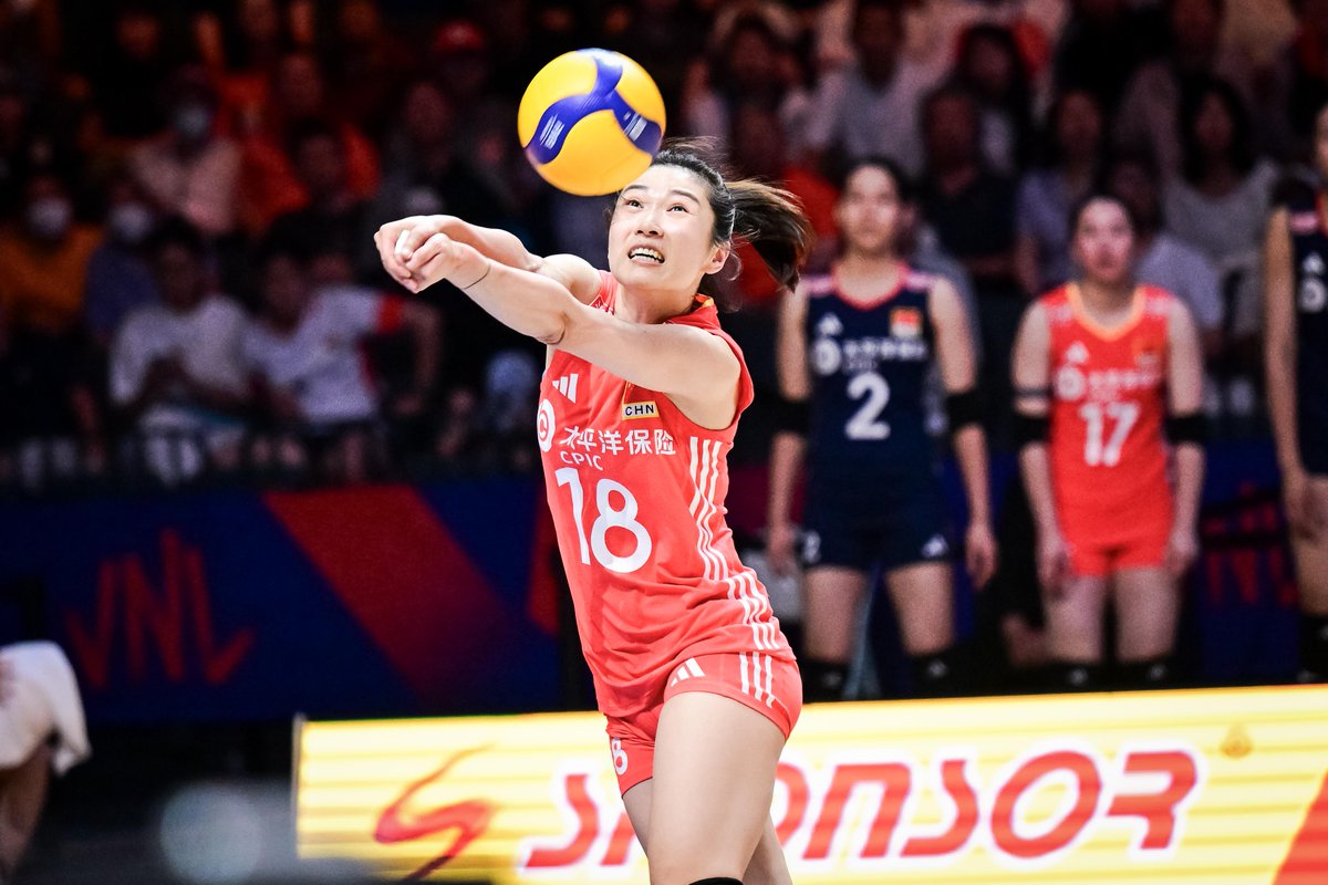 #VNL2025: CHINA 🇨🇳 3-0 🇫🇷 FRANCE After a tough loss to Poland, China 🇨🇳 came back swinging — sweeping France 🇫🇷 in straight sets 💪! Wu Mengjie 🇨🇳 led the charge with 1️⃣7️⃣ points 🔥. 📺 Catch it all on VBTV – LINK IN BIO. 🏐 #BePartOfTheGame #volleyball