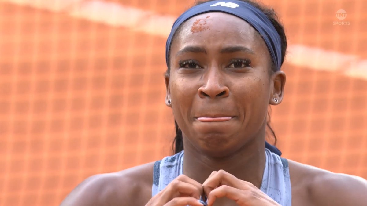 Coco conquers Paris 👑🫶🏻 Gauff takes home her 1st #RolandGarros title, defeating Sabalenka 6-7(5), 6-2, 6-4!