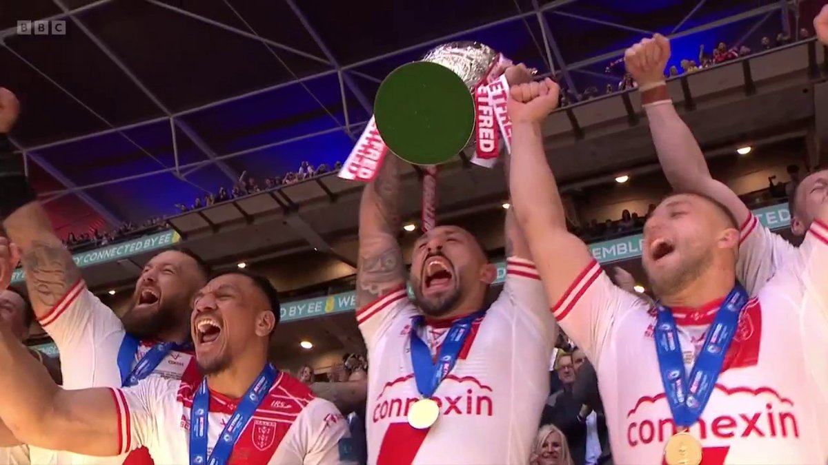 Soak it in, Robins 🙌 Hull KR lift the cup at Wembley for the first time since 1980 🏆 #BBCRL #ChallengeCup