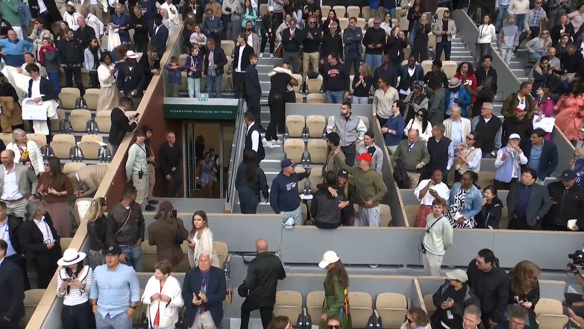 The biggest of hugs 🧡 #RolandGarros