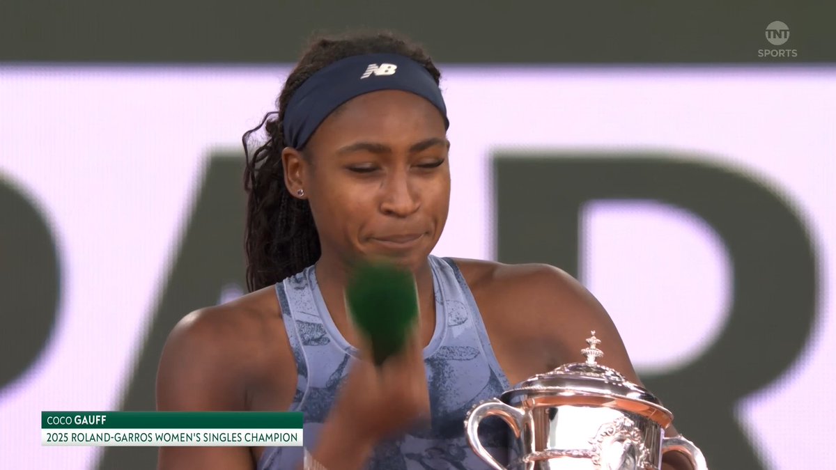 “Merci beaucoup Paris” ❤️ Coco Gauff was all smiles after winning the #RolandGarros title 🤗