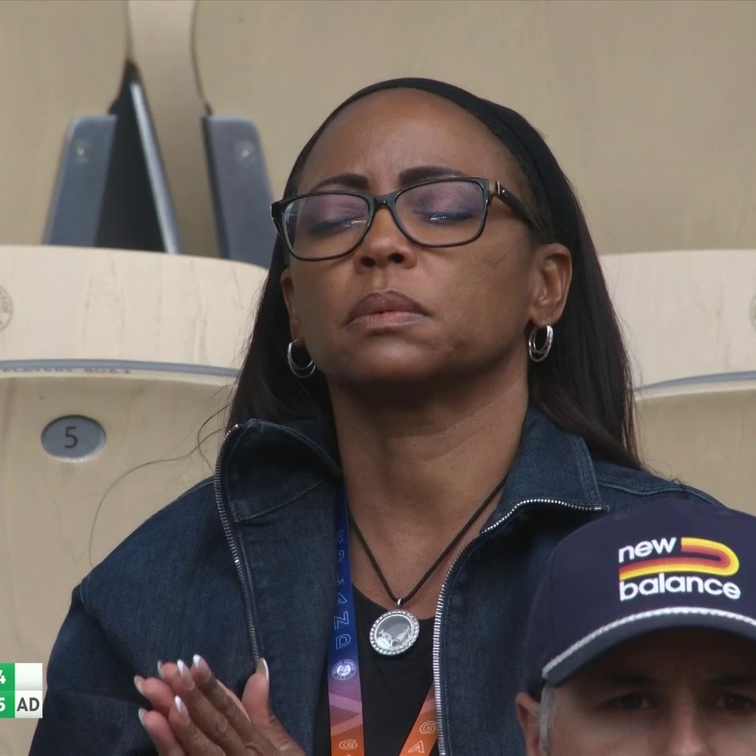 Coco Gauff's mum was praying for her victory during the Championship point at Roland-Garros ❤️ #RolandGarros