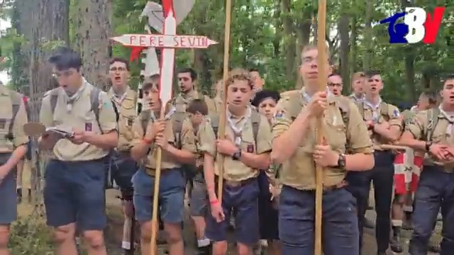 📹 Se Canto chanté par des scouts au pèlerinage de Chartres.