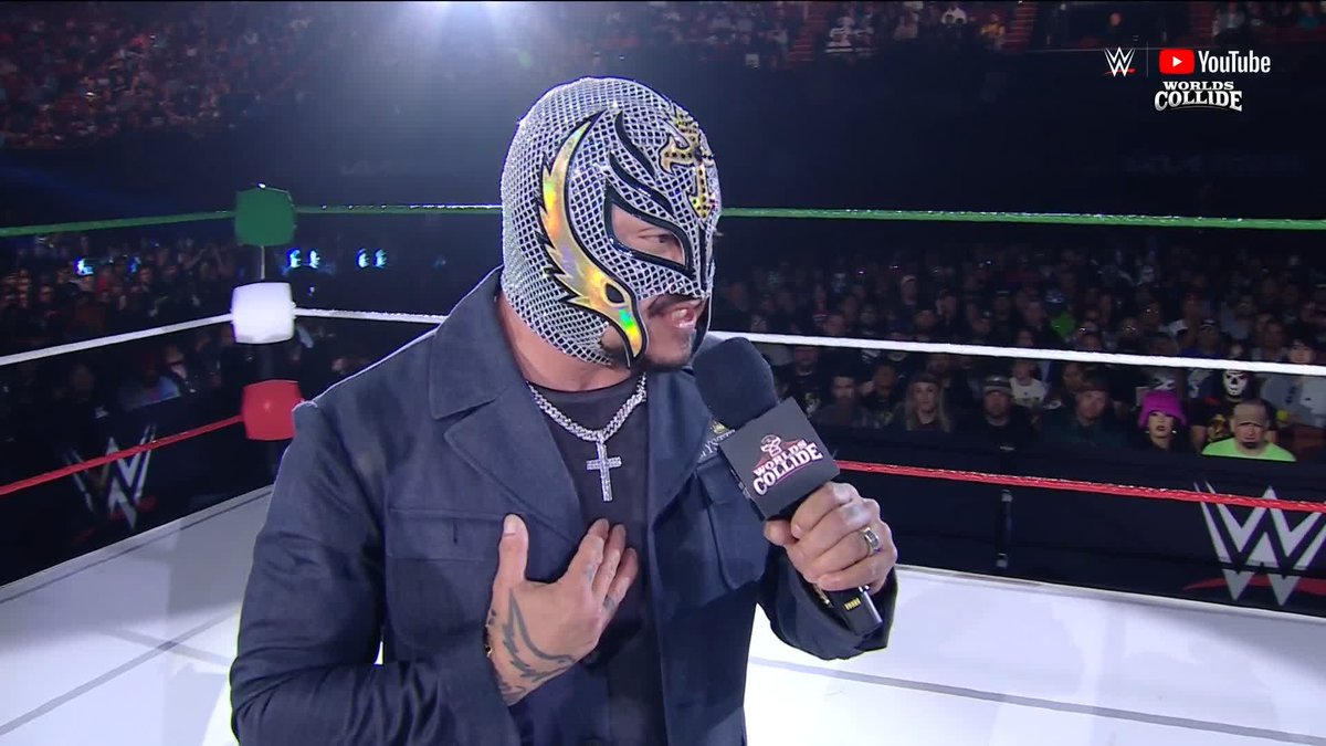 It's a new era of Lucha Libre!! 👏 #WorldsCollide ▶️