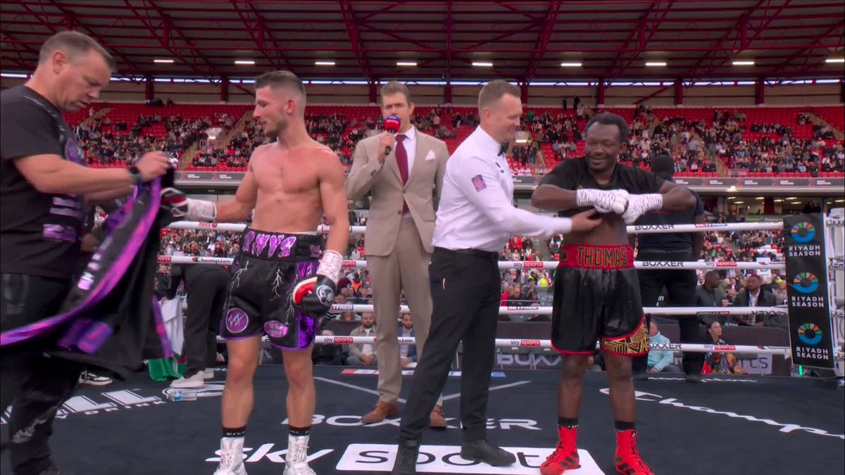 Back to winning ways ✅ Rhys Edwards picks up the unanimous win against Thomas Essomba ‼️ #SimpsonZucco | Tonight | Oakwell Stadium | Live on Sky Sports