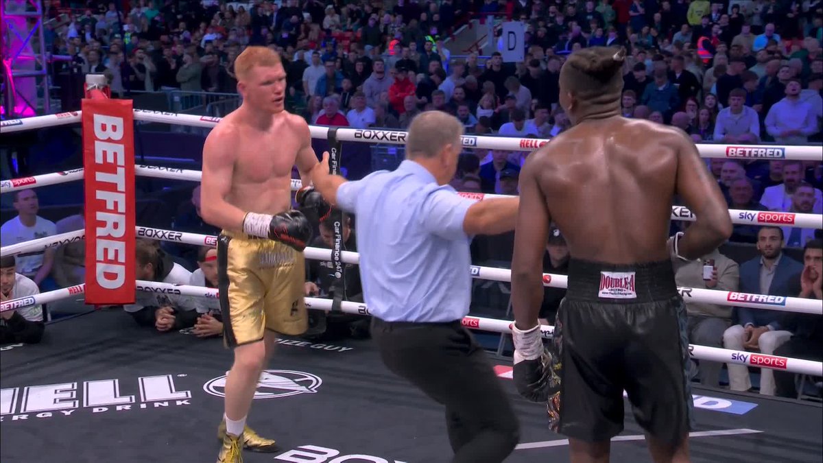 WE GO THE DISTANCE! 🚨 Both fighters gave it all at the death... we go to the judges' scorecards 👀 #SimpsonZucco | Tonight | Oakwell Stadium | Live on Sky Sports