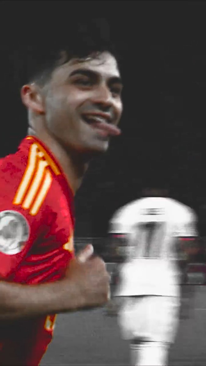 Volvemos a vernos, Múnich. Y queremos seguir bailando, sacando la lengua, sentándonos en la publi, siendo los superhéroes de todo un país, cantando goles. Mañana es la final y 𝗤𝗨𝗘𝗥𝗘𝗠𝗢𝗦 𝗚𝗔𝗡𝗔𝗥𝗟𝗔. Otra vez. #VamosEspaña | #NationsLeague