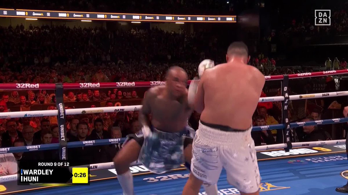 Justis Huni is WORKING 😳 #WardleyHuni | Live Now on DAZN