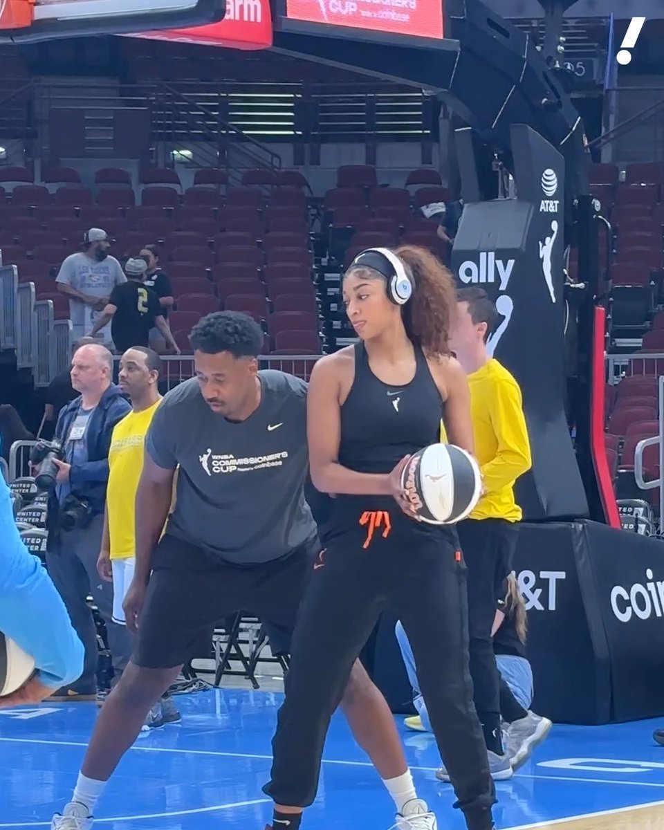 Angel Reese locking in ahead of Fever-Sky at the United Center 🔥