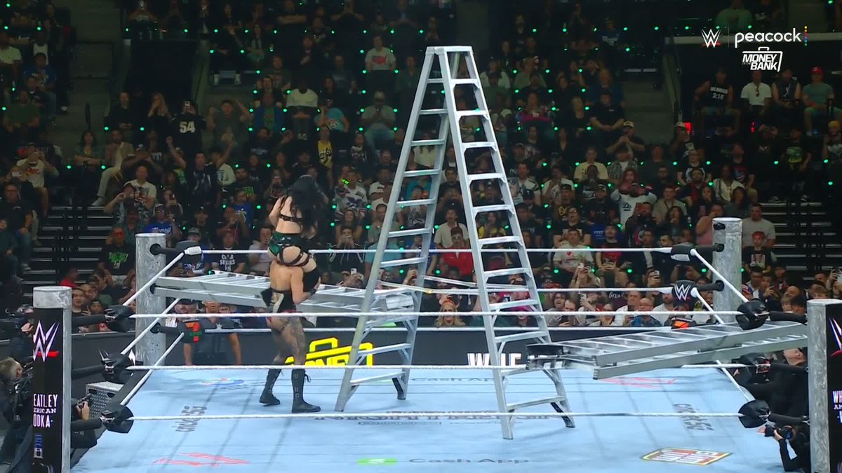THERE IT IS! 😈💋 #MITB