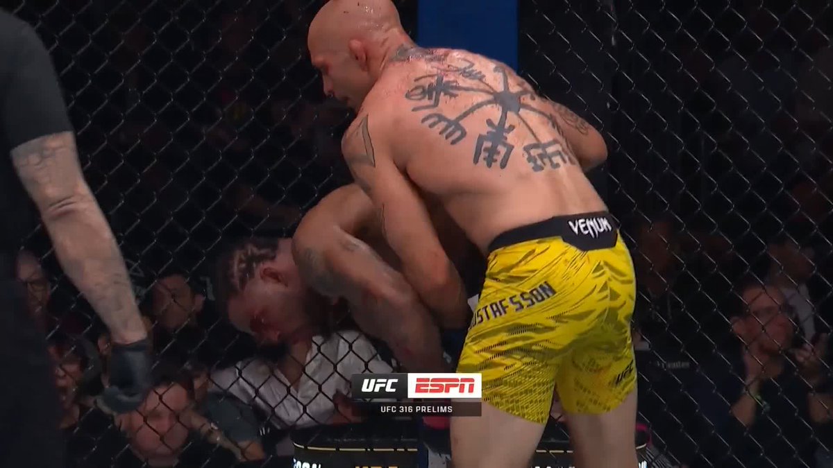 Dominant from Bane 😤 #UFC316 What a performance from Andreas Gustafsson 🇸🇪