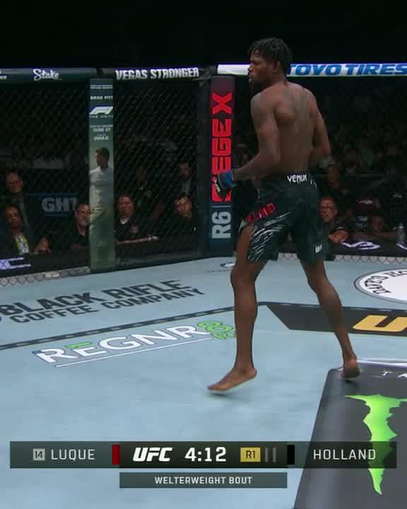 Kevin Holland talking to himself during the fight 😅 #UFC316 Always entertaining 🍿