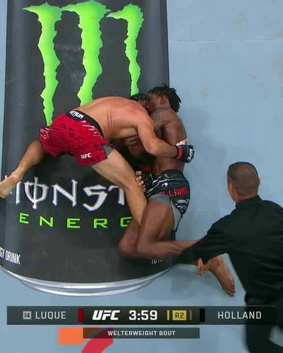 KEVIN HOLLAND FORCES THE TAP ON VICENTE LUQUE TO KICK OFF THE #UFC316 MAIN CARD 🔥