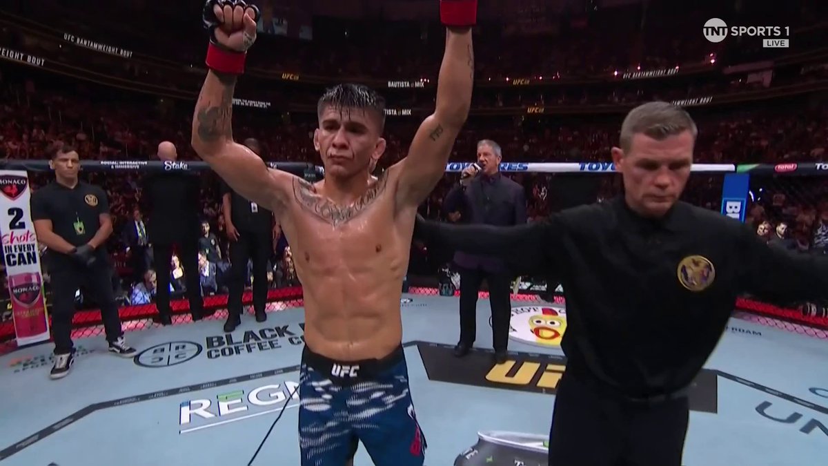 Victoire par décision unanime logique de 🇺🇲 Mario Bautista, après une performance inexplicable de Patchy Mix, dont les débuts à l’UFC sont très compliqués... 😨 #UFC316