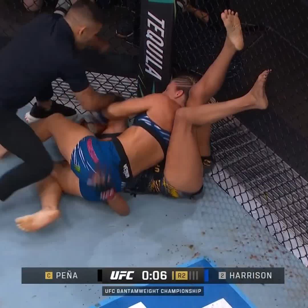 She can now add UFC gold to her resume 🤯 Kayla Harrison Official gets the submission in round two! #UFC316