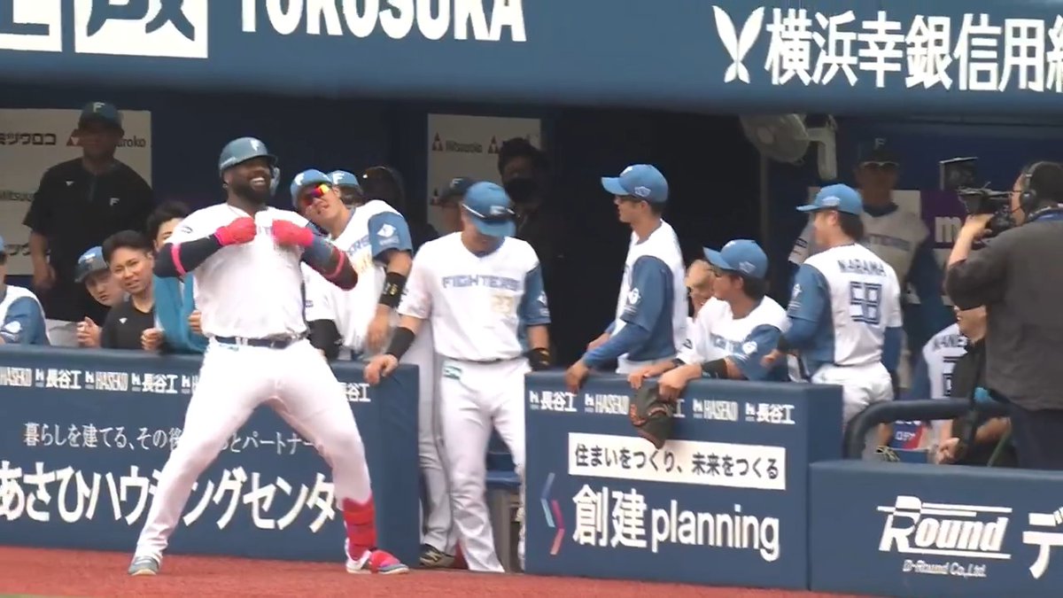 横浜の地で渾身のゴリラパフォーマンス🍌 北海道日本ハム #レイエス 選手が同点ソロホームランを放つ‼️ #lovefighters