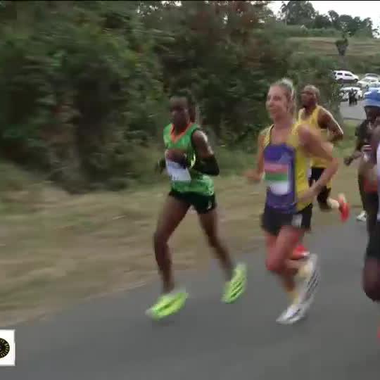 ๐จ ๐๐๐ ๐๐๐๐๐๐ ๐๐๐๐๐๐ ๐จ Gerda Steyn leads the Women's Race after 2:42:37 โฑ๏ธ ๐บ Stream #Comrades2025 on DStv: #HereForHer