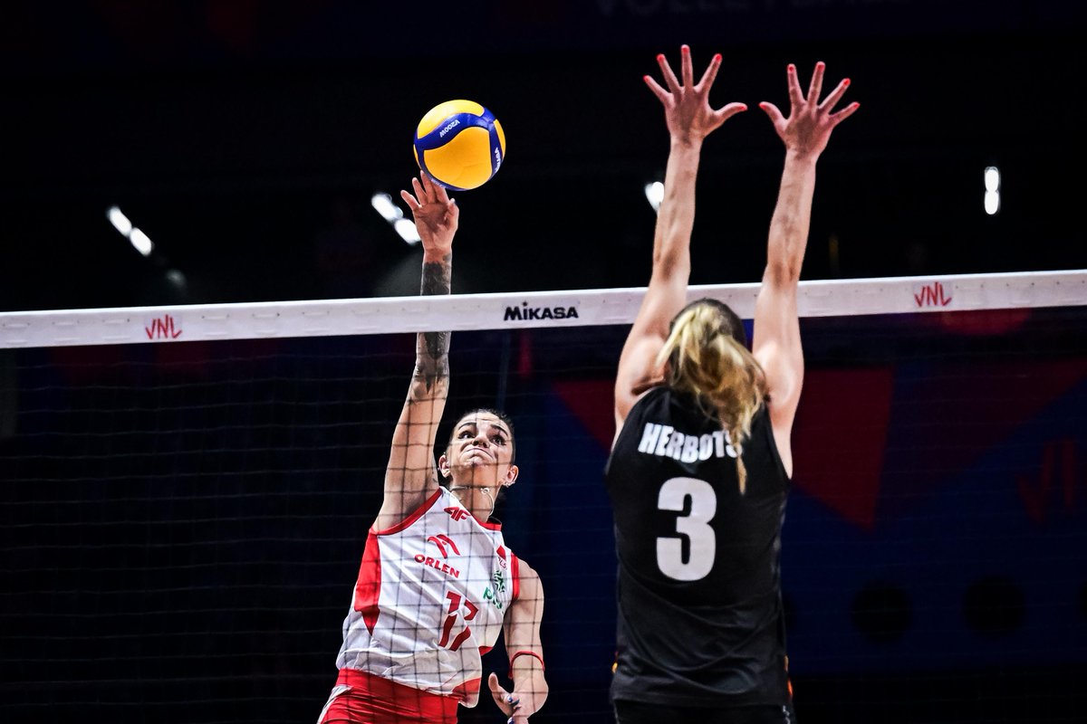 #VNL2025: POLAND 🇵🇱 3-0 🇧🇪 BELGIUM Malwina Smarzek brought her A-game today, putting up 2️⃣1️⃣ points to help Poland wrap up the week with a solid win 🔥! 📺 Watch #VNL on VBTV: 🏐 #BePartOfTheGame #volleyball