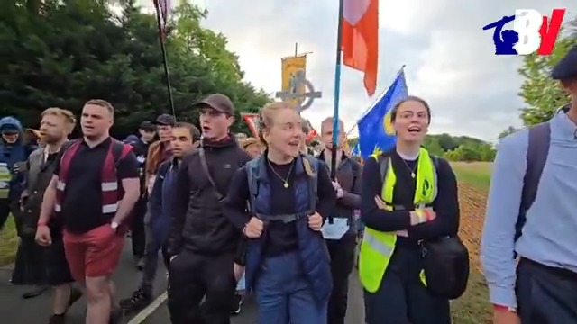 📹 Chants irlandais de bon matin sur la route du pèlerinage de Chartres.
