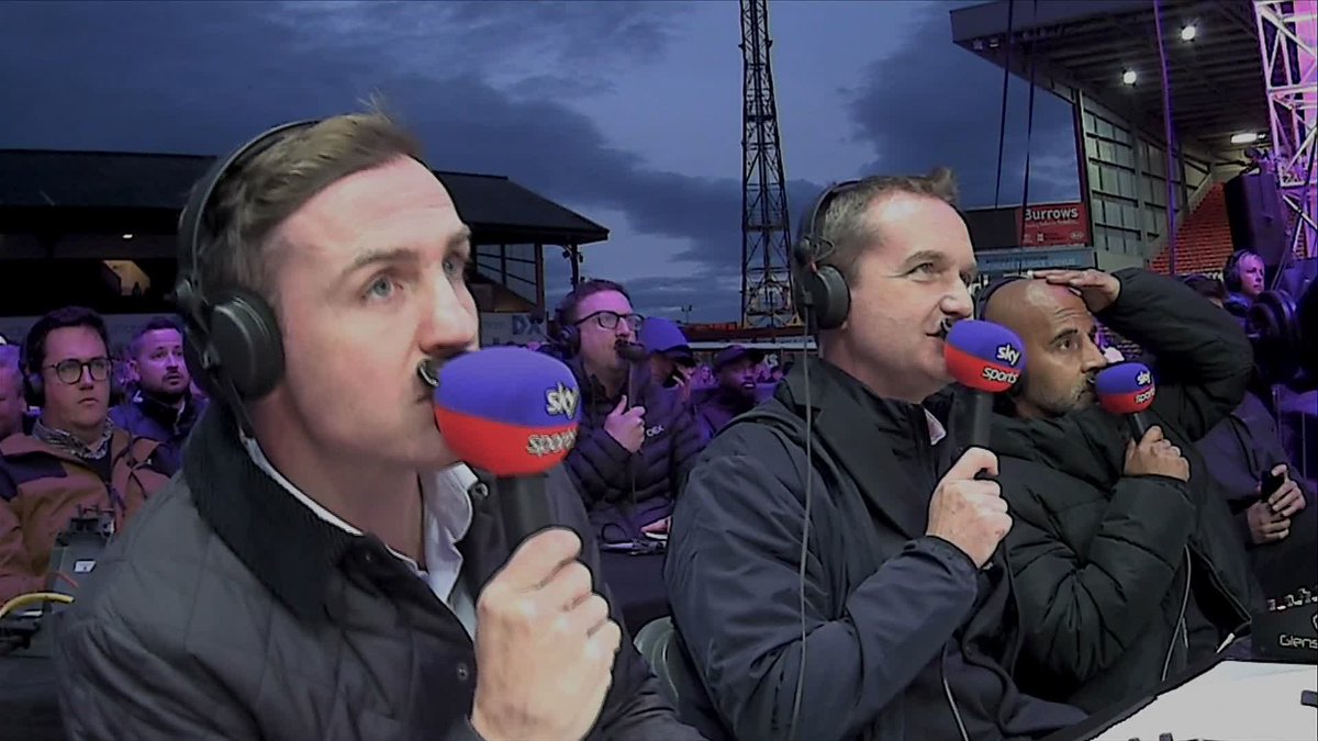 The commentary box reaction to Callum Simpson's first round knockdown 🥊