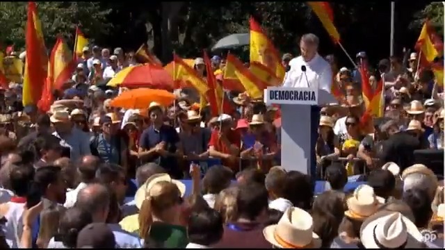 Feijóo: "Este Gobierno lo ha llenado todo de corrupción, de cloacas y de mentiras"