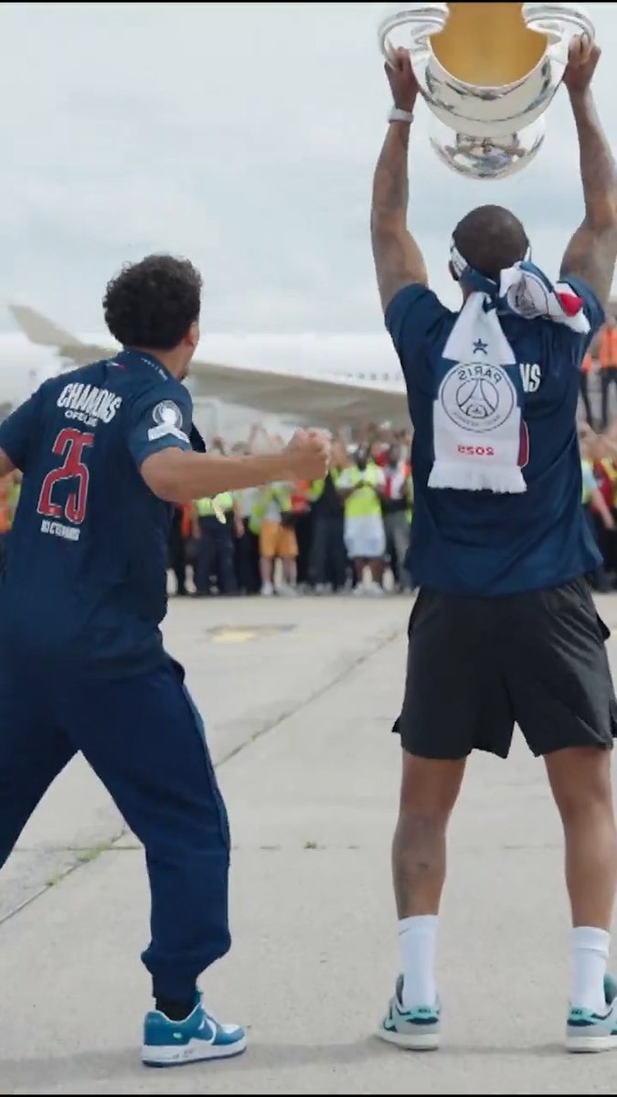 Un trophée qui appartient à TOUS les Parisiens ❤️💙 48h de folie, pour l'éternité 💫 ▶️