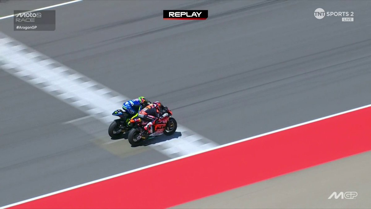 IT DOESN'T GET CLOSER THAN THIS!!! 😬 Photo finish on the line in #Moto2 📸 #MotoGP | #AragonGP | Live on TNT Sports and Discovery+