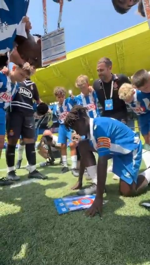 🤩 Un partido para jugar con una sonrisa. 💙 ¡El RCD Espanyol Futbol Base - Dani Jarque | La21 quiere 𝐃𝐈𝐒𝐅𝐑𝐔𝐓𝐀𝐑 𝐘 𝐆𝐀𝐍𝐀𝐑 #LALIGAFCFUTURES!
