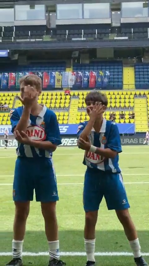 😃👋 Gol y celebración a lo Roberto Fernández. 💙 ¡Gorka adelanta al RCD Espanyol Futbol Base - Dani Jarque | La21 en la gran final de #LALIGAFCFUTURES!
