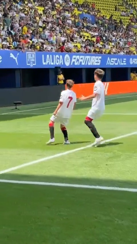 Dicen que nunca se rinde... ❤🤍 ⚽🔥 ¡El Sevilla Atlético y Cantera Sevilla FC pone las tablas en la gran final de #LALIGAFCFUTURES!