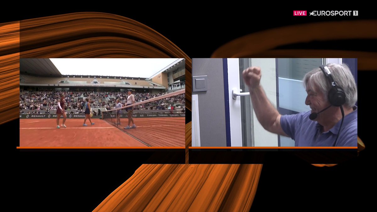 La última vez de Manuel Poyan Cottet en una narración de Eurosport. Sonrisa eterna y brazo en alto 😃😃😃 ¡Te queremos, Manolo! #RolandGarros #RGMax
