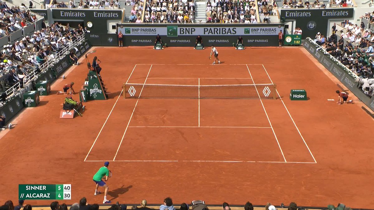Sinner strikes first, takes the lead 💫 #RolandGarros