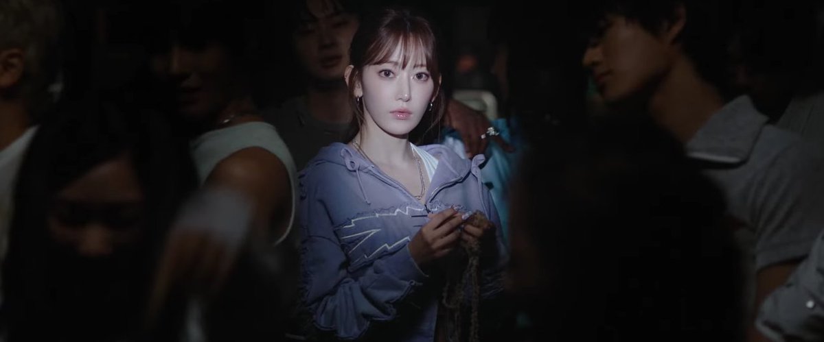 LE SSERAFIM - 'DIFFERENT' OFFICIAL MV ✦ with embedded YouTube link #LE_SSERAFIM #르세라핌 #LE_SSERAFIM_DIFFERENT