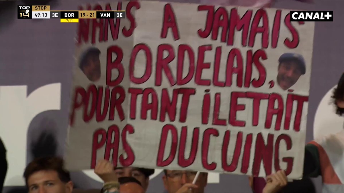 L'hommage du Stade Chaban-Delmas pour la dernière de Nans Ducuing à domicile en TOP 14 👏 Avec pas mal de blagues du public au passage 😂 #UBBRCV | #TOP14