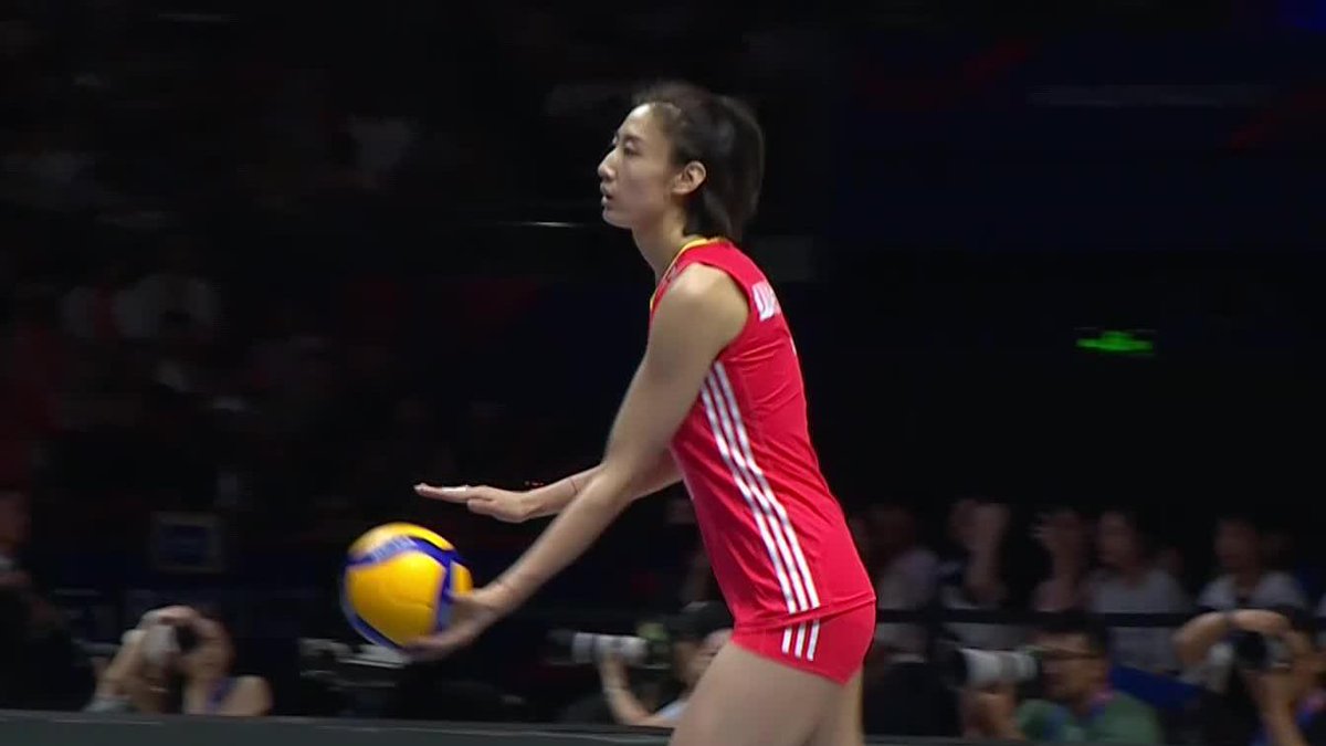 #VNL2025: TŪRKIYE 🇹🇷 3-2 🇨🇳 CHINA Down 24-20 in Set 4, Türkiye rallied to take it 28-26 — then rode the wave in Set 5 to seal the win and sweep Week 1 in Beijing 🇨🇳! 📺 Watch the replay on VBTV: 🏐 #Volleyball #BePartOfTheGame