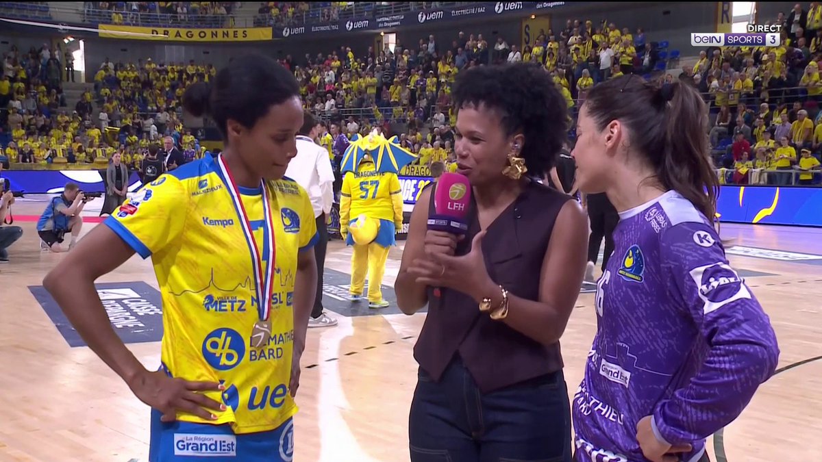 [📺LIVE] 🤾‍♂️ LFH_Officiel #HandAction 🎙️ Allison Pineau et Cléopâtre Darleux viennent de disputer leur dernier match en carrière ! 👏 Une retraite bien méritée pour deux légendes du handball féminin !