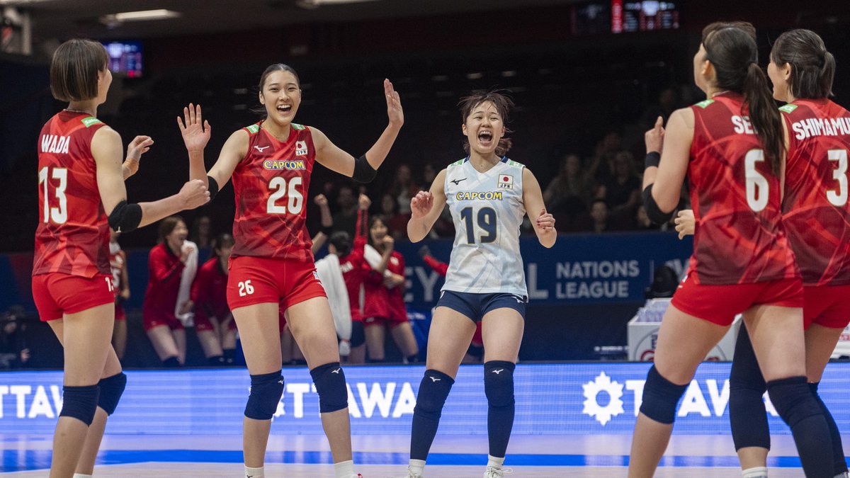 BREATHTAKING stuff from 🇯🇵 and 🇩🇴 A 1 MINUTE RALLY!! Defense is definitely ON POINT in this one 🔥 Watch #vnl2025 live on VBTV 📺 #volleyball #pallavolo