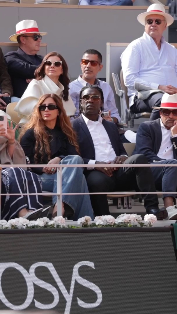 🌟 Las 𝒆𝒔𝒕𝒓𝒆𝒍𝒍𝒂𝒔 lo tienen claro: van a tope con Carlitos 🔥 La reacción de Seedorf y Spike Lee al momento en el que Alcaraz rompía el servicio a Sinner #RolandGarros