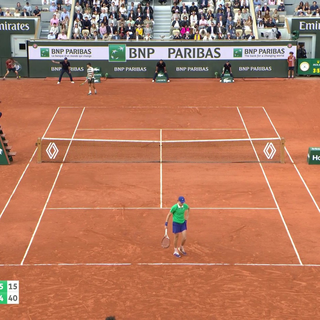 FROM THREE CHAMPIONSHIP POINTS DOWN, TO BREAKING BACK 🤯 Carlos Alcaraz 👏 He's not out of it yet - the Spaniard breaks back in the 4th to make it 5-5! #RolandGarros
