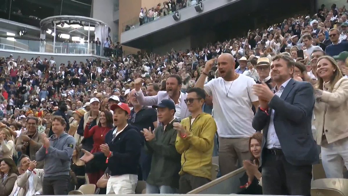 ALCARAZ SENDS IT TO A 5TH SET 🤯 #RolandGarros
