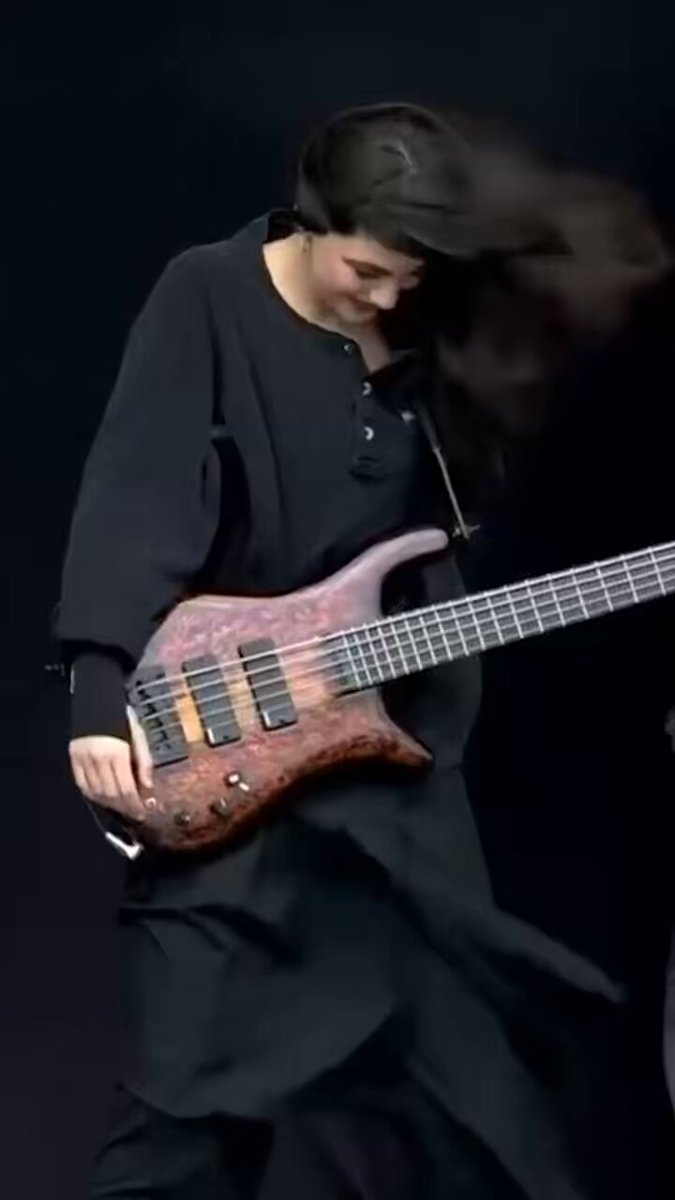 “Six Feet Deep” de The Warning y el viento en el Rock Am Ring 💨🍃