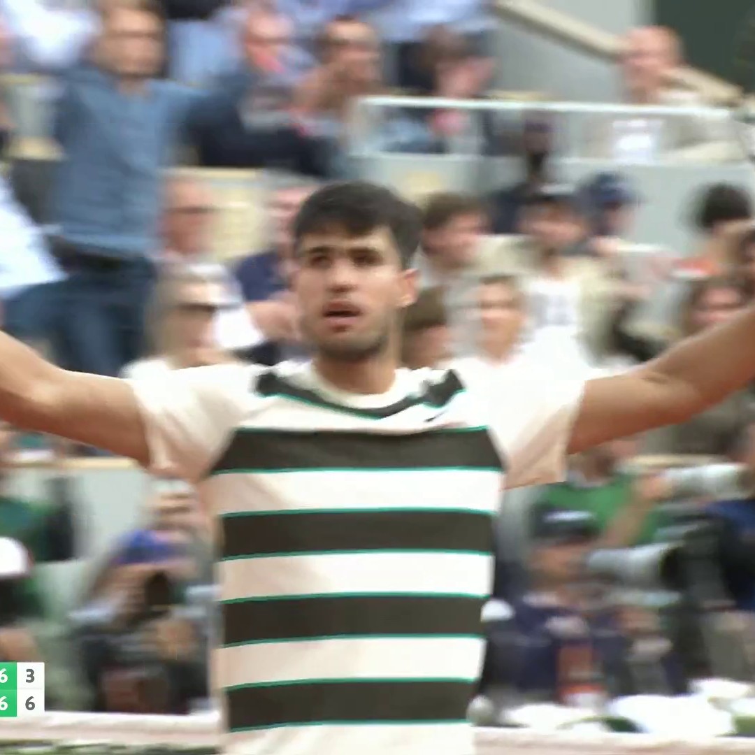 ALCARAZ WINS THE 4TH SET! HE WAS THREE CHAMPIONSHIP POINTS DOWN... WHAT A COMEBACK ๐คฏ We're going to a 5th deciding set! Strap yourselves in! ๐ฟ #RolandGarros