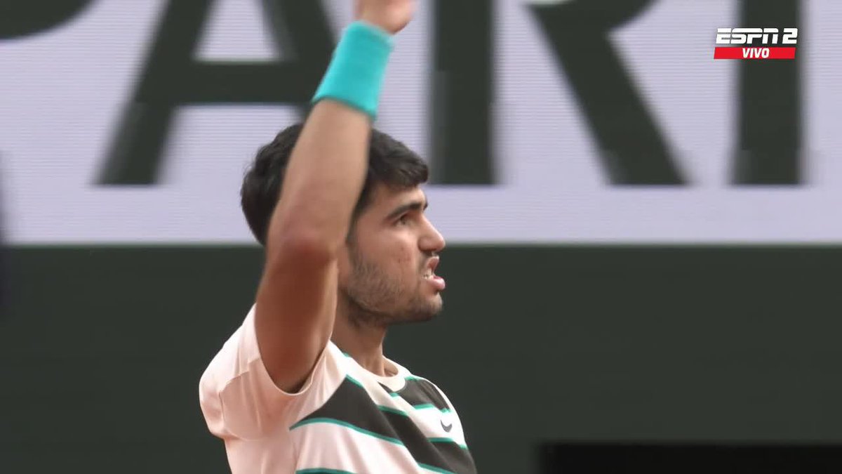 ¡Alcaraz no le da tregua a Sinner y quiebra en el quinto set! 🤯🤯🤯 📺 Mirá la gran final de #RolandGarros en #DisneyPlus.