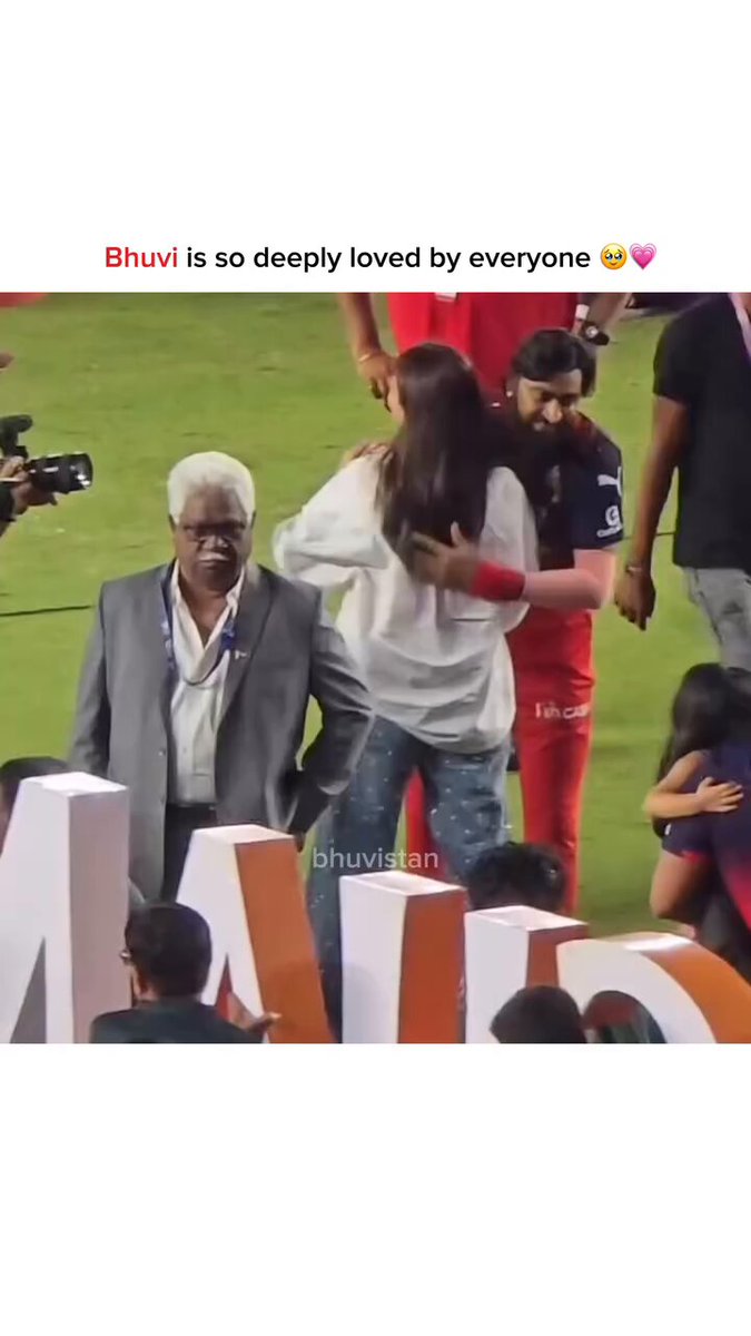 a bhuvi anushka interaction wasn't on my 2025 bingo list 😭😭🙏🏻