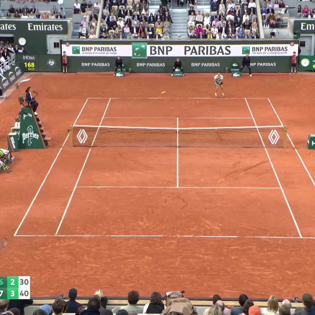 Incredible drop shot from Alcaraz 🤯 Sinner is furious at the lack of an 'Out' call on the serve... and it's proven he's right to be 🤐 📺 The deciding set live on TNT Sports & discovery+ UK #RolandGarros