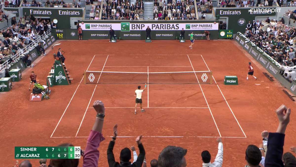 🤯 NO ESTÁS SOÑANDO, ESTO 𝐄𝐒 𝐑𝐄𝐀𝐋 Alcaraz firma uno de los puntos del torneo tras más de cinco horas de fuego y el momento más importante del partido #RolandGarros