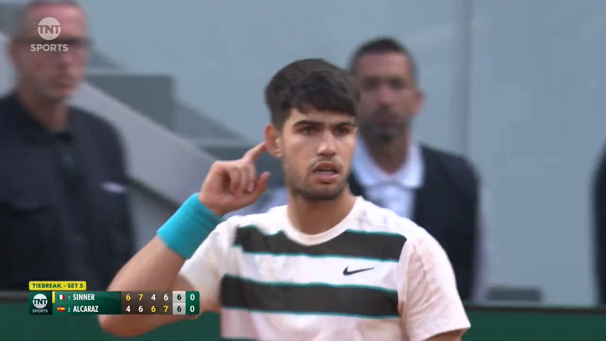 CARLOS ALCARAZ SENDS IT TO A TIE BREAK 🚨 WE'RE NOT DONE YET‼️